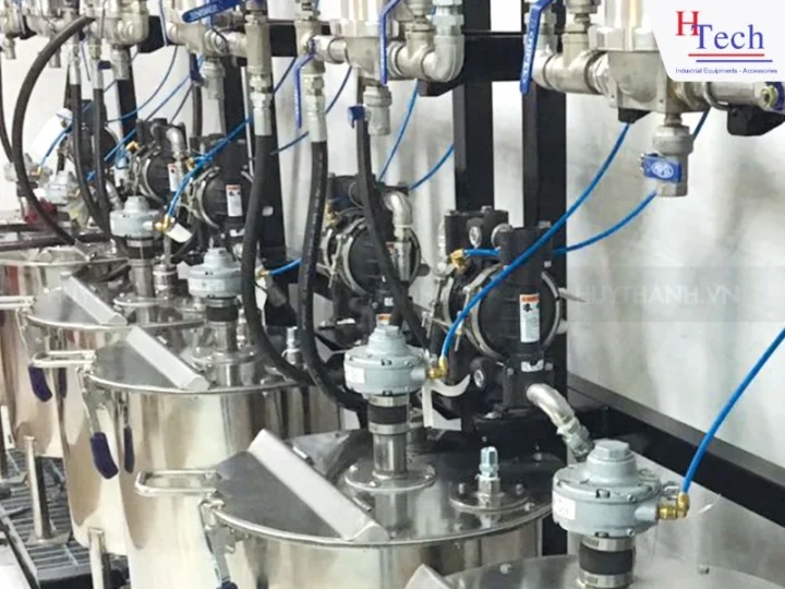 Máy Bơm Sơn Công Nghiệp: Giải Pháp Tối Ưu Hóa Bề Mặt & Nâng Tầm Chất Lượng Thành Phẩm 3 may-bom-son-huy-thanh-3