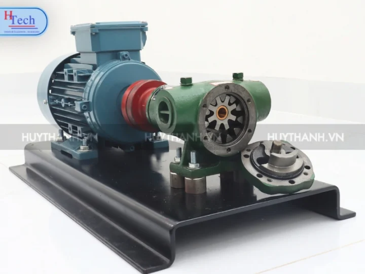 Bơm Nước Bánh Răng Là Gì? Góc Nhìn Kỹ Thuật Toàn Diện 1 Bom Nuoc Banh Rang Huy Thanh 1