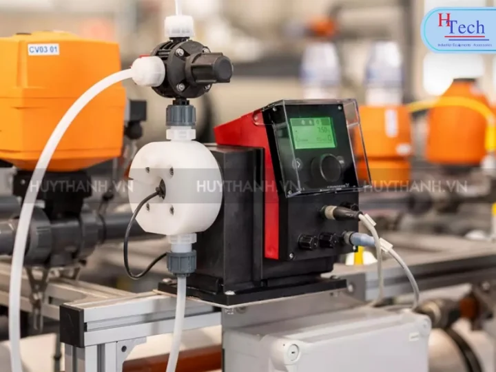 Giá Bơm Định Lượng Hóa Chất Phụ Thuộc Vào Những Yếu Tố Nào? 3 Gia Bom Dinh Luong Hoa Chat Huy Thanh 3