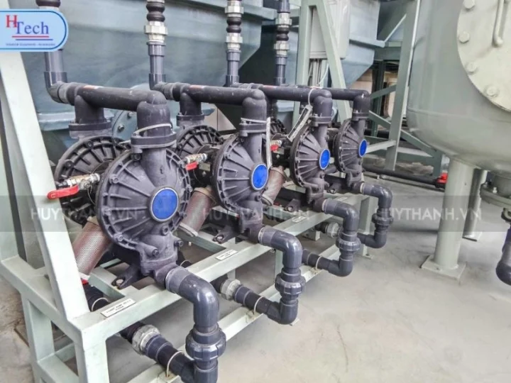 Cách Chọn Bơm Màng Khí Nén Phù Hợp: 8 Tiêu Chí Kỹ Thuật Quan Trọng 3 8 Tieu Chi Ky Thuat Chon Bom Mang Khi Nen Huy Thanh 3